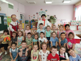 "Знакомство с русским национальным костюмом" (филиал) "Знакомство с русским национальным костюмом" (филиал).